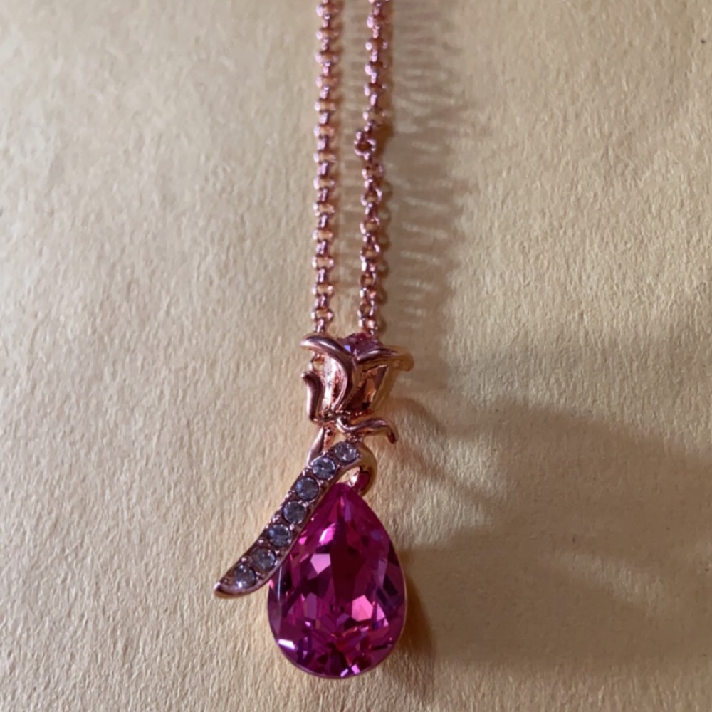 Pink rose gem necklace